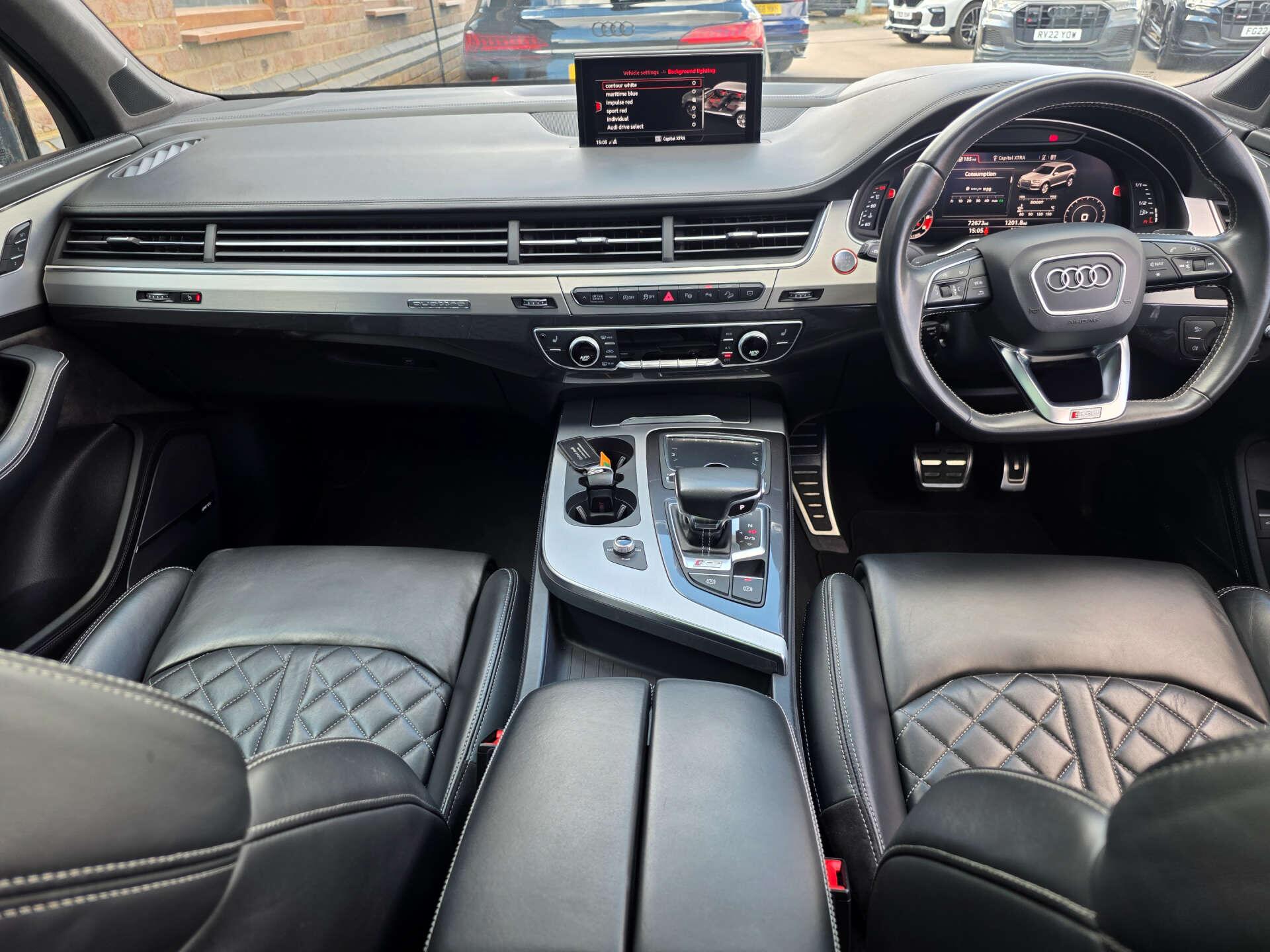 Audi SQ7 view 15