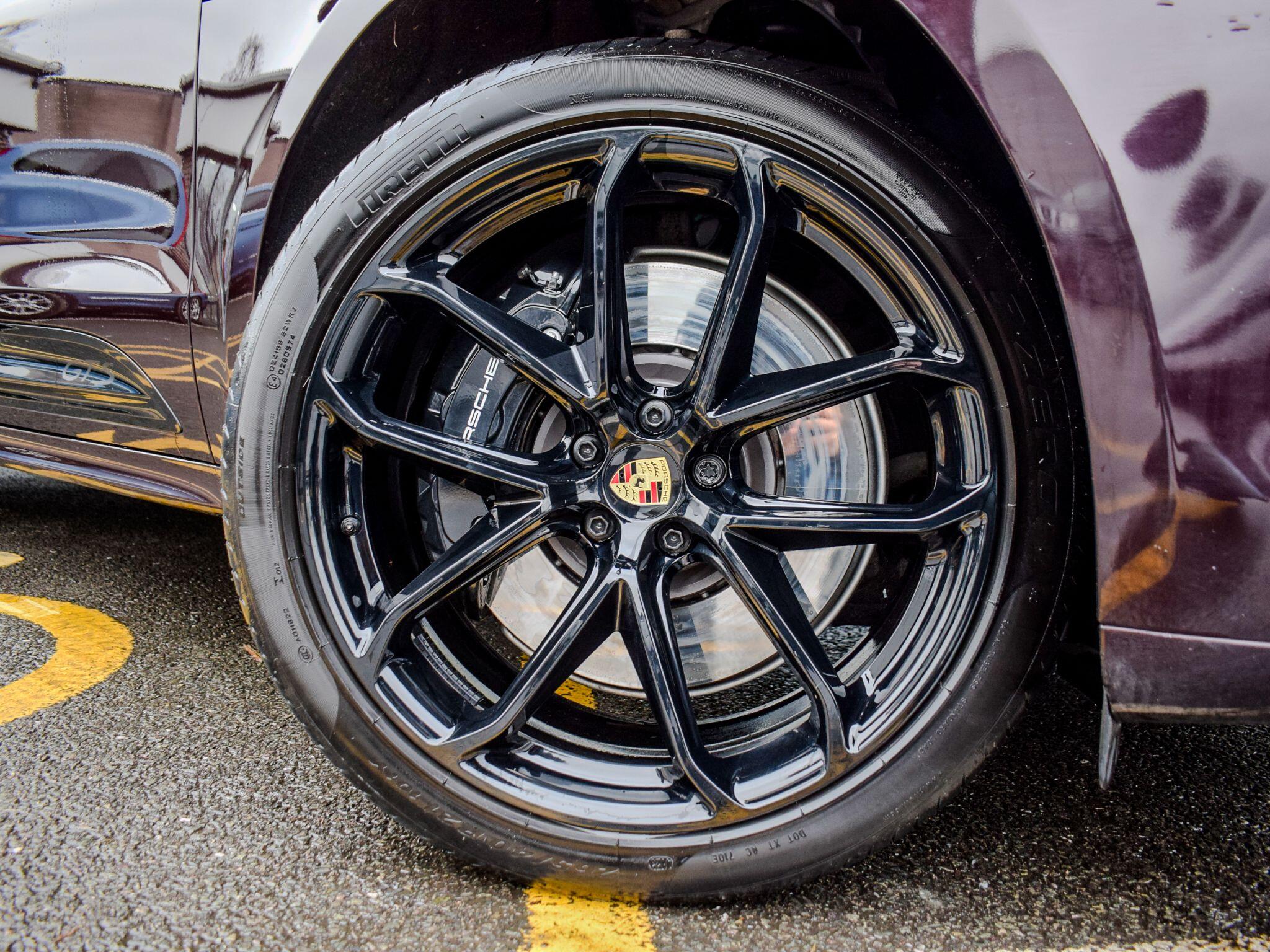 Porsche Macan view 3