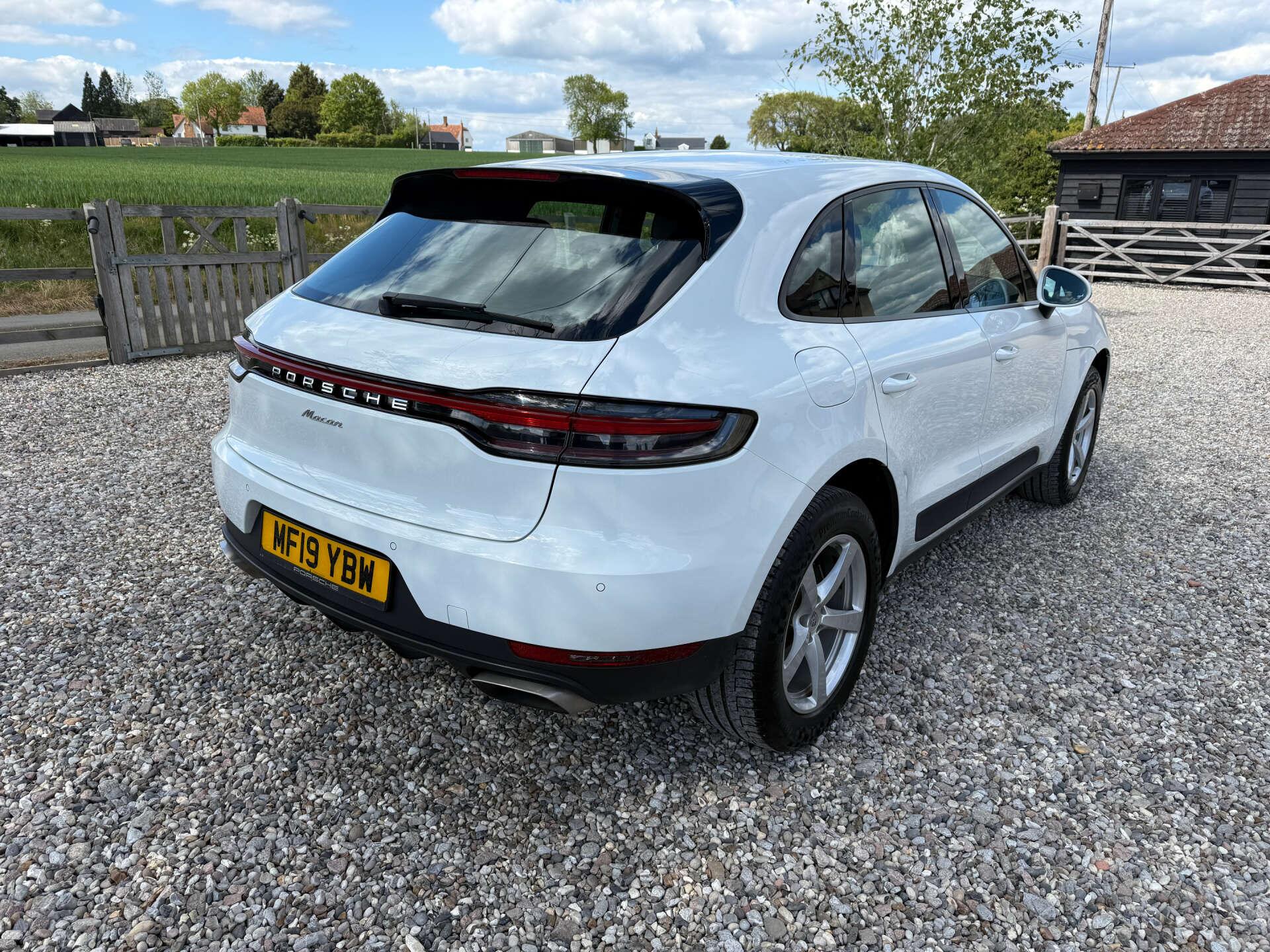 Porsche Macan view 4