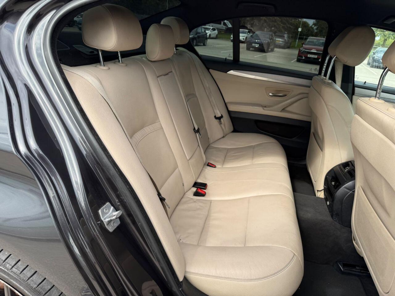 BMW 5 Series view 24