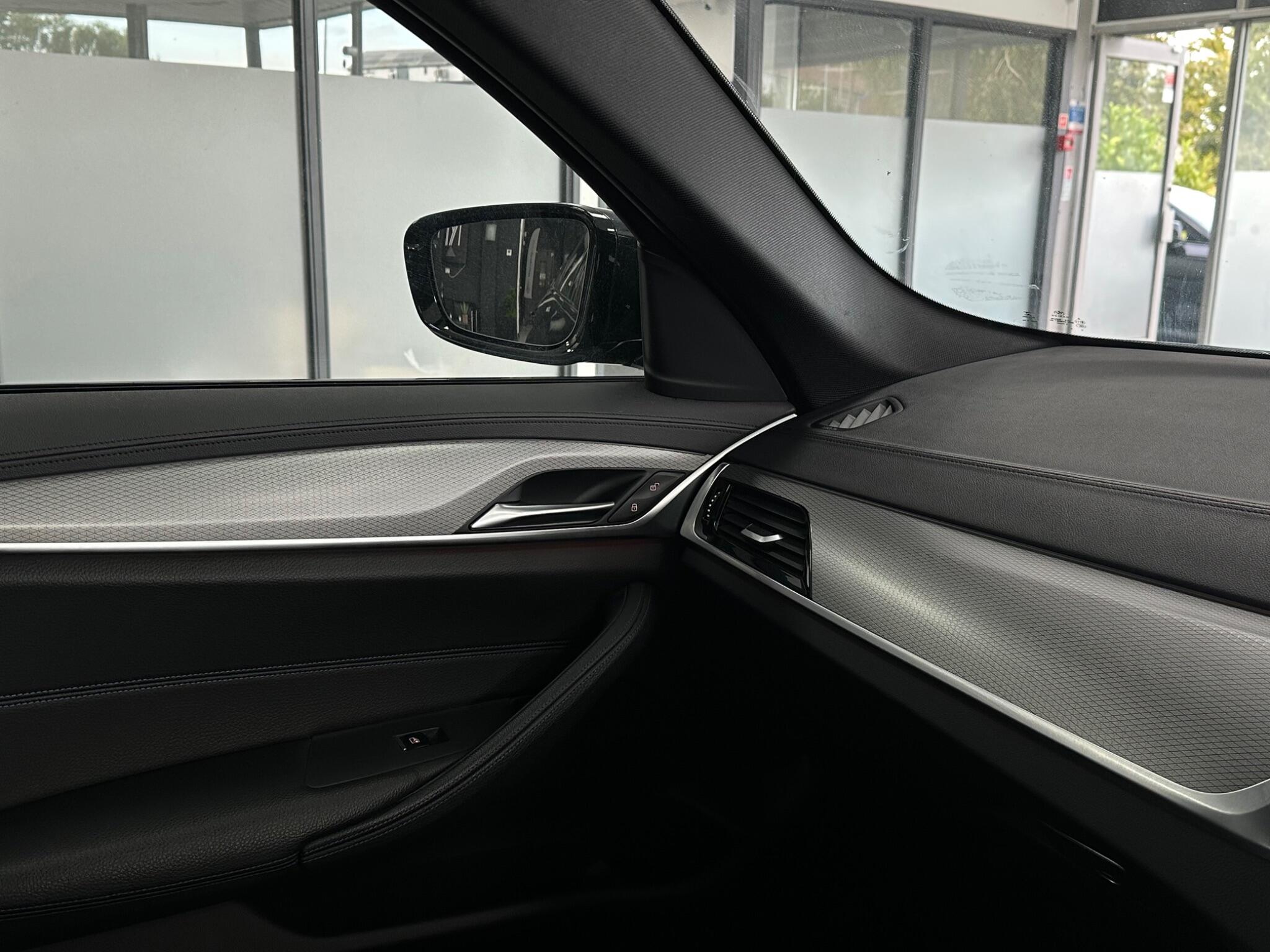 BMW 5 Series view 31