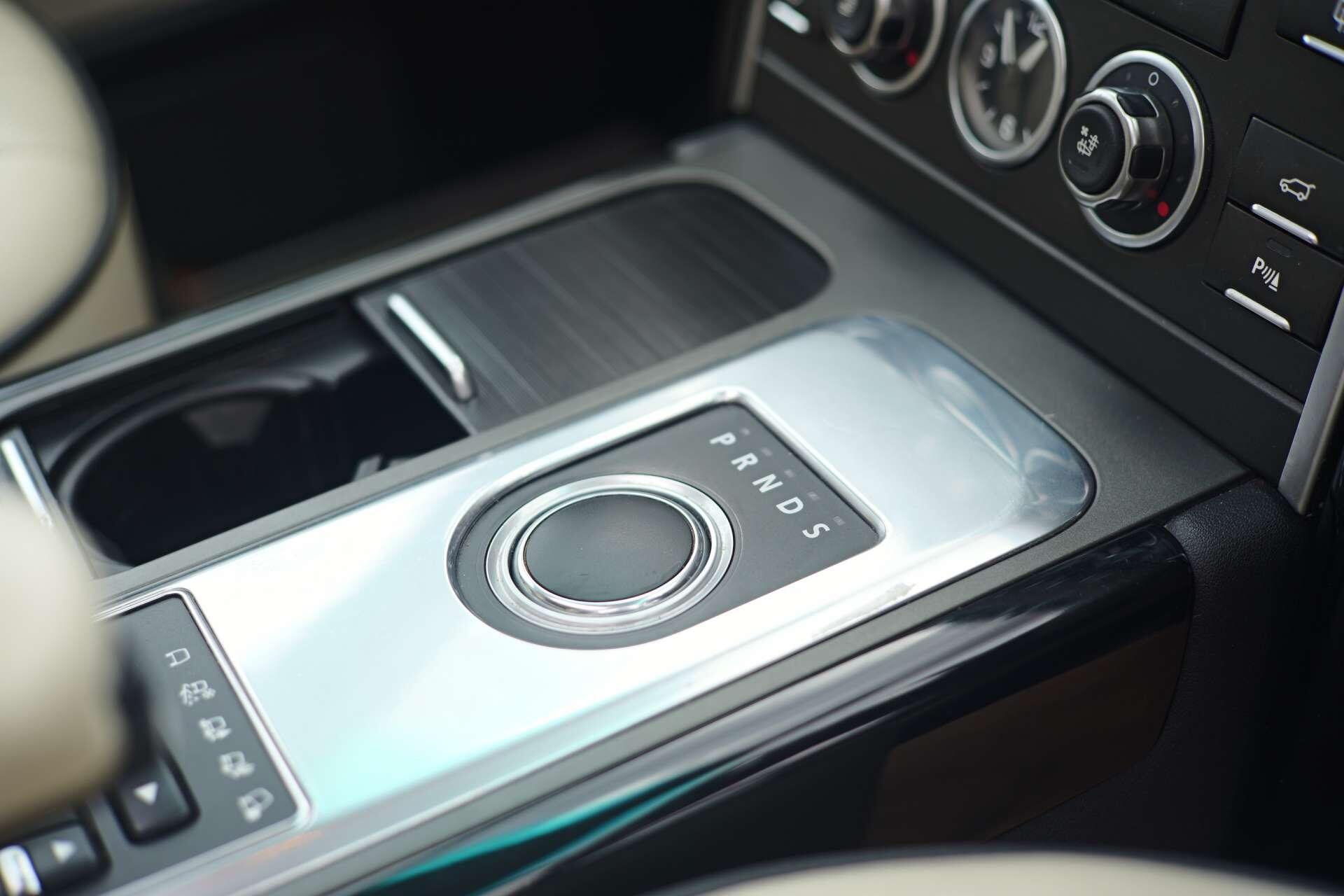 Land Rover Range Rover view 21