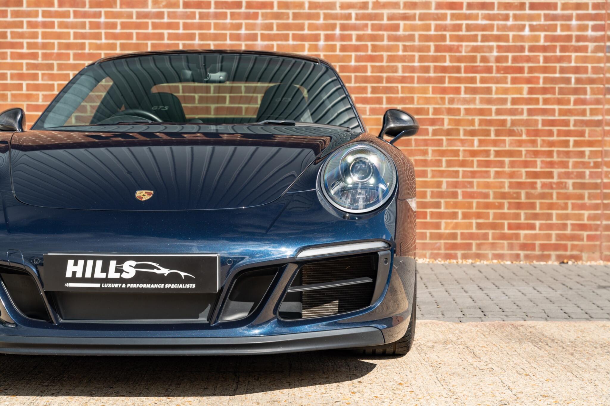 Porsche 911 view 3