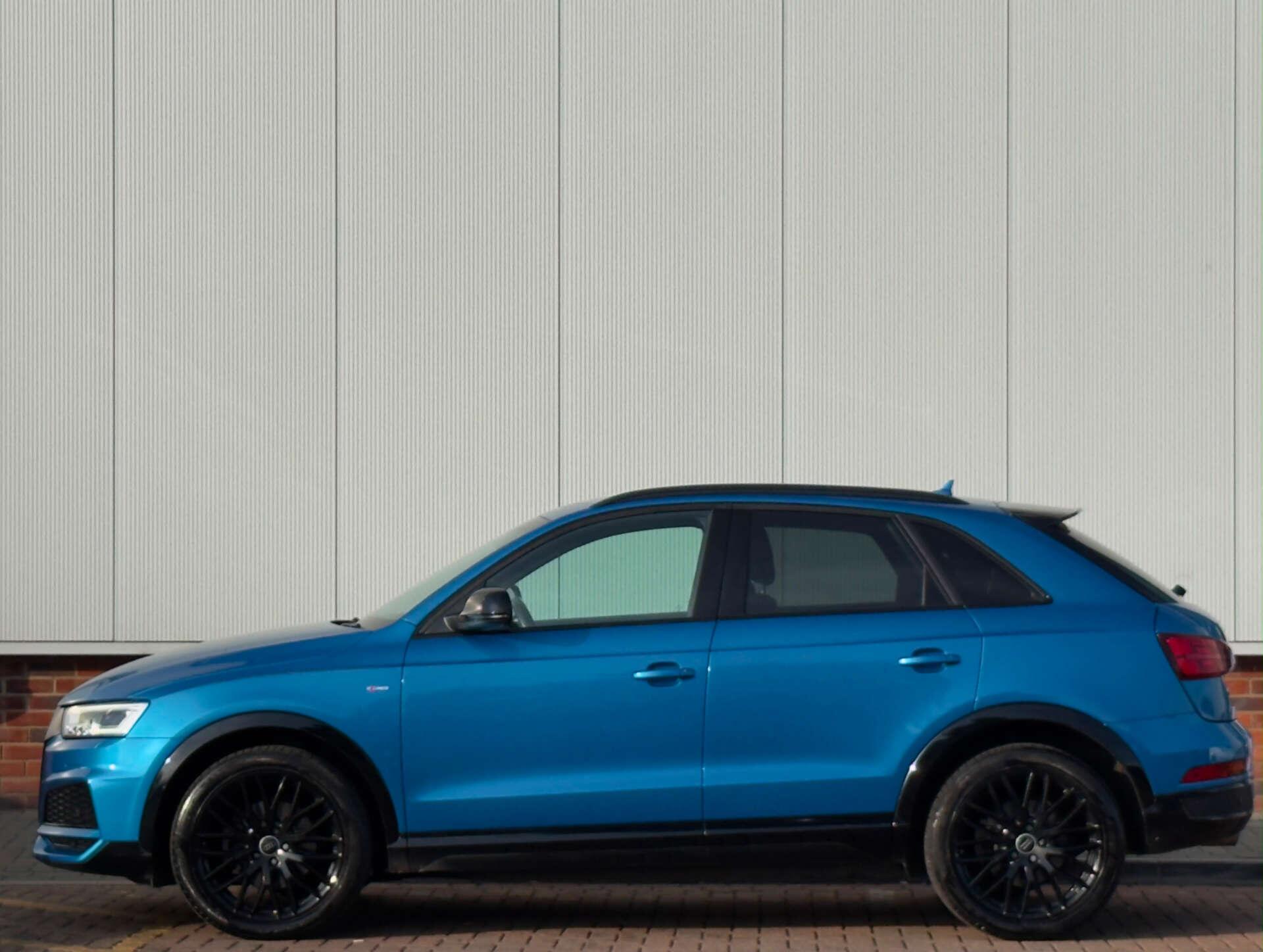 Audi Q3 view 8
