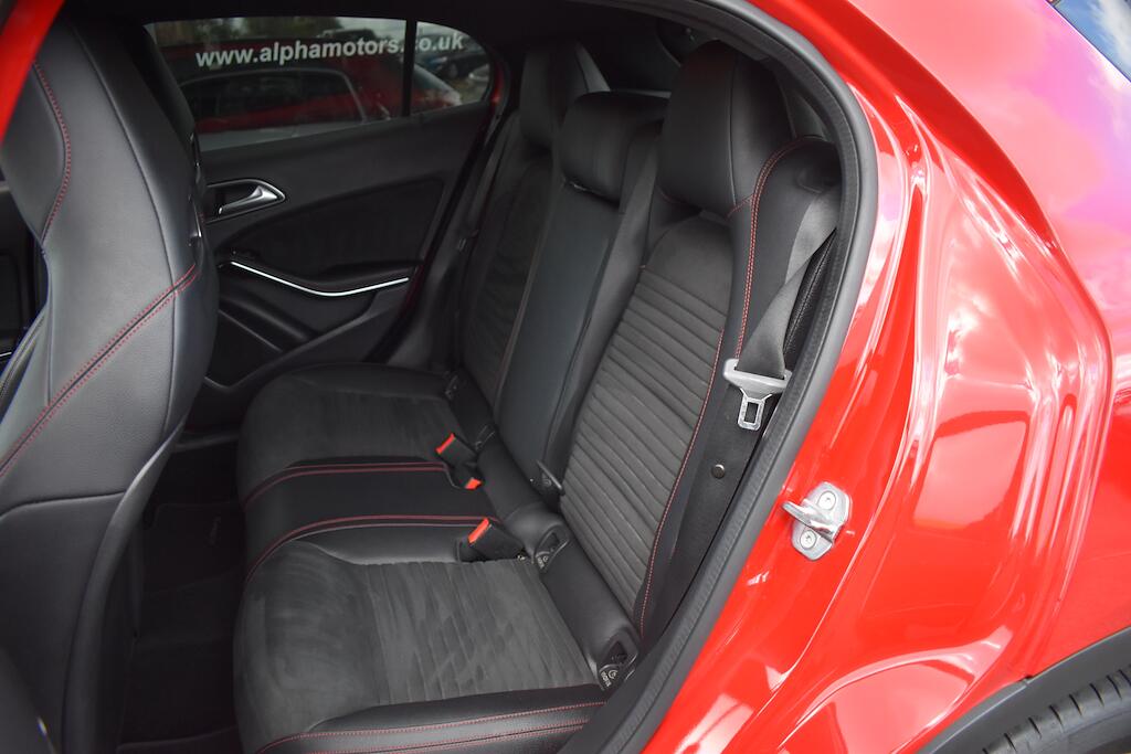 Mercedes-Benz Gla view 13