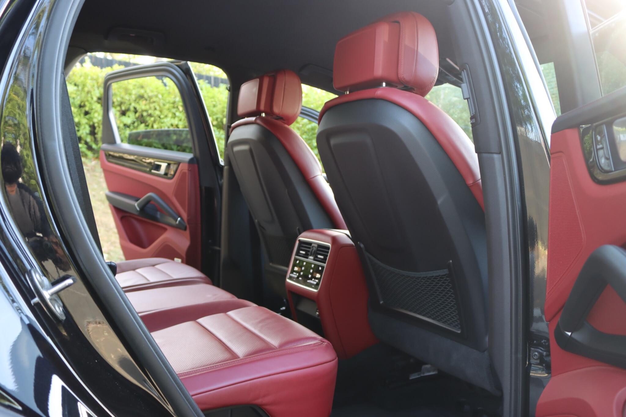 Porsche Cayenne view 37