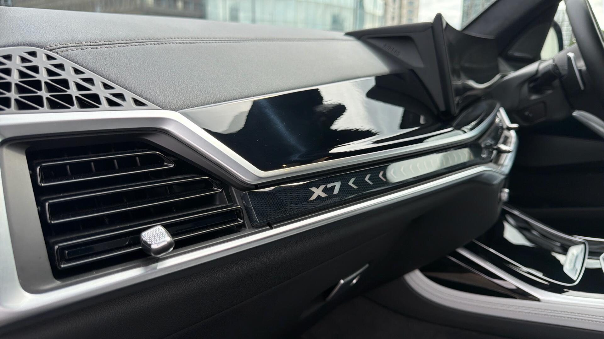 BMW X7 view 54