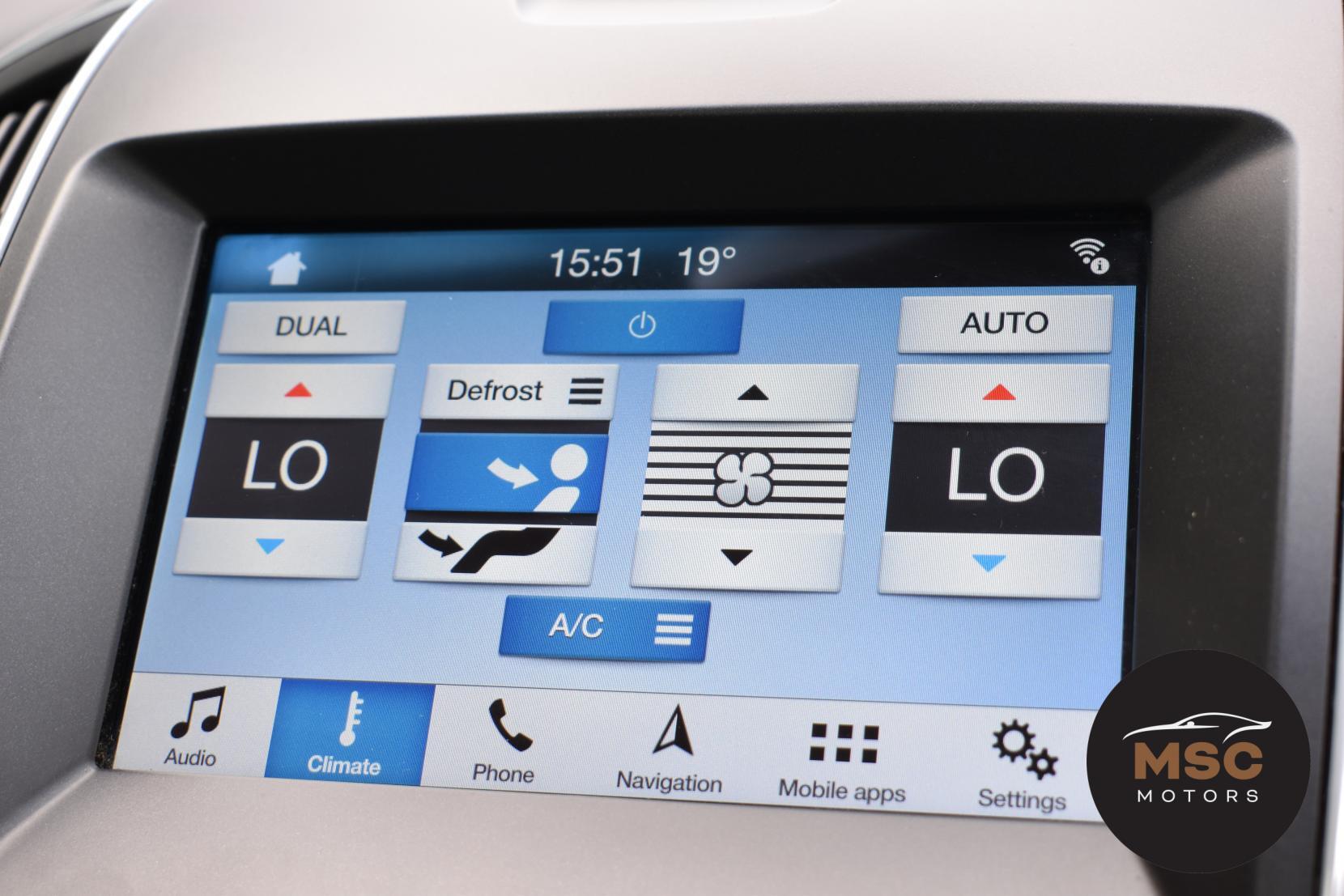 Ford Edge view 55