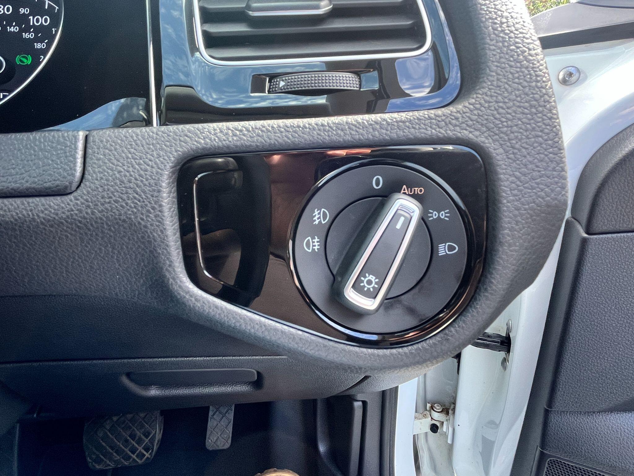 Volkswagen Golf view 14