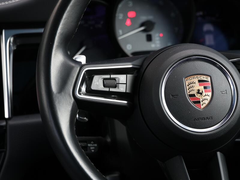 Porsche Macan view 9