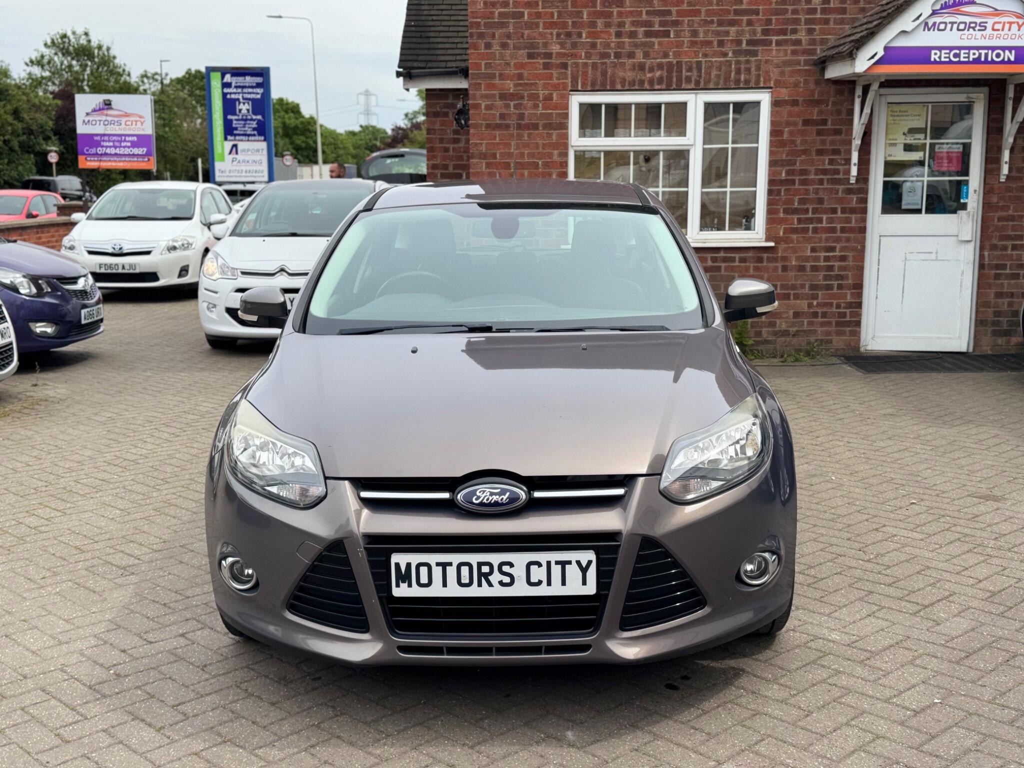 Ford Focus view 3
