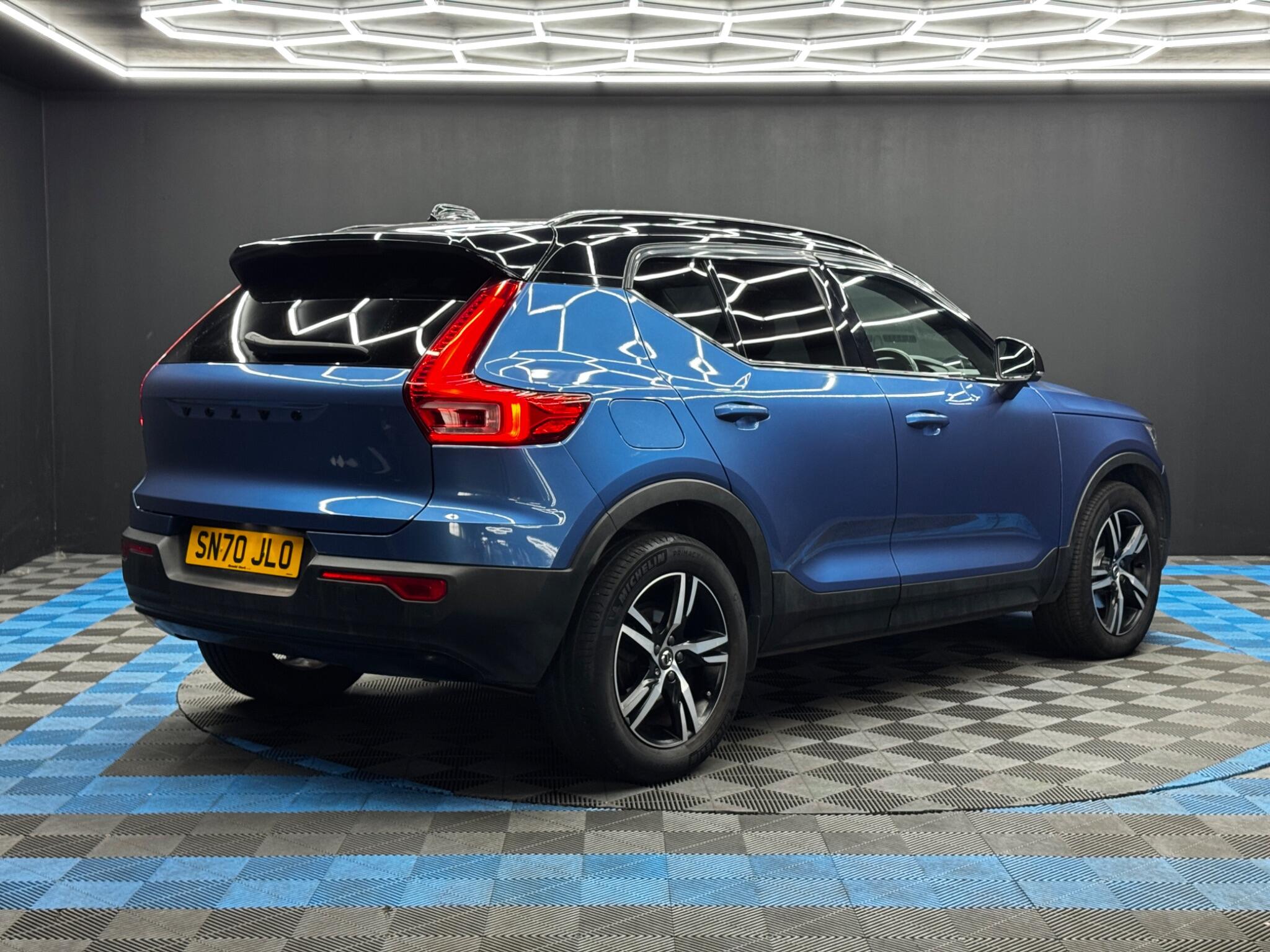 Volvo XC40 view 5