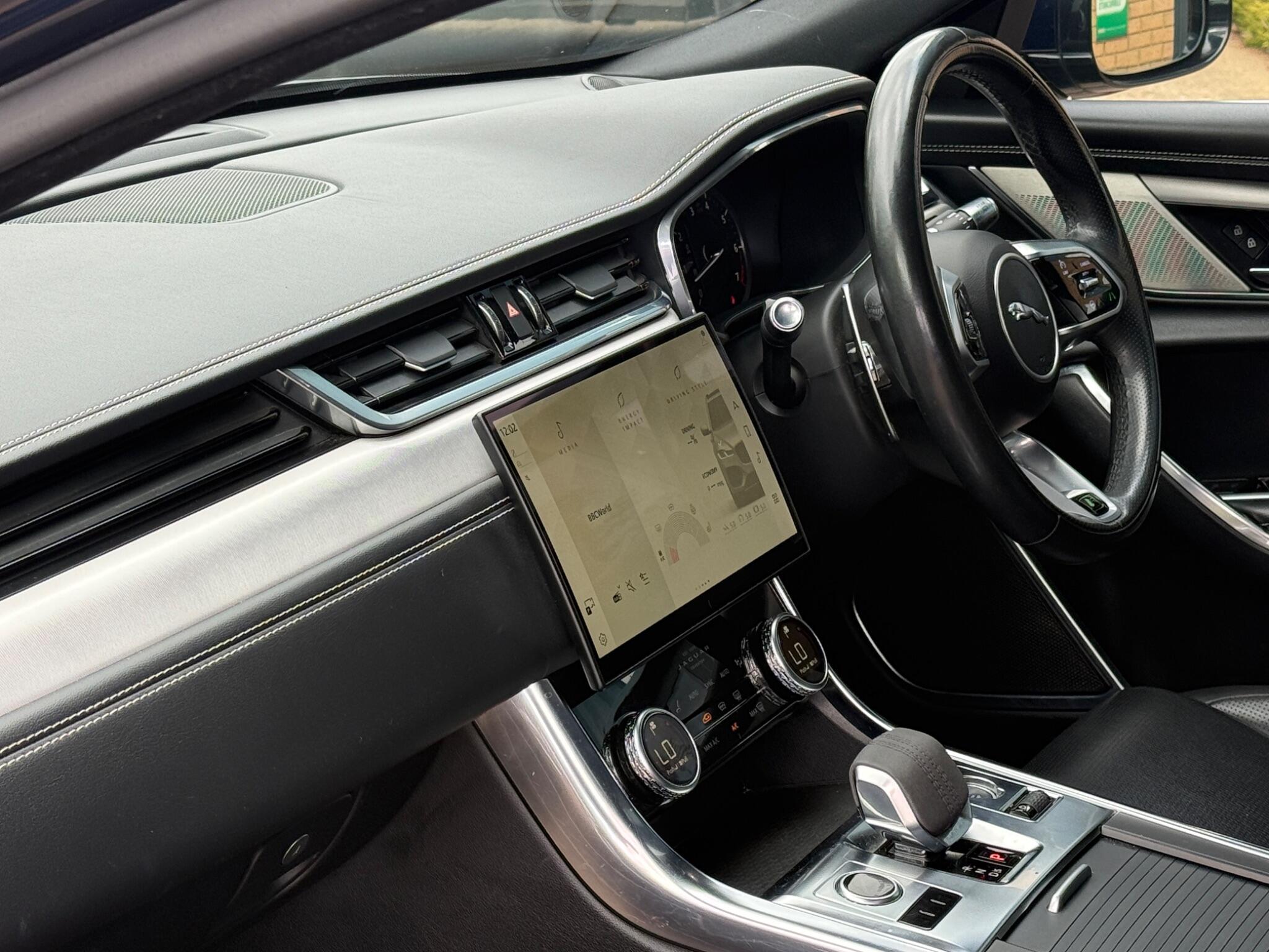 Jaguar XF view 37