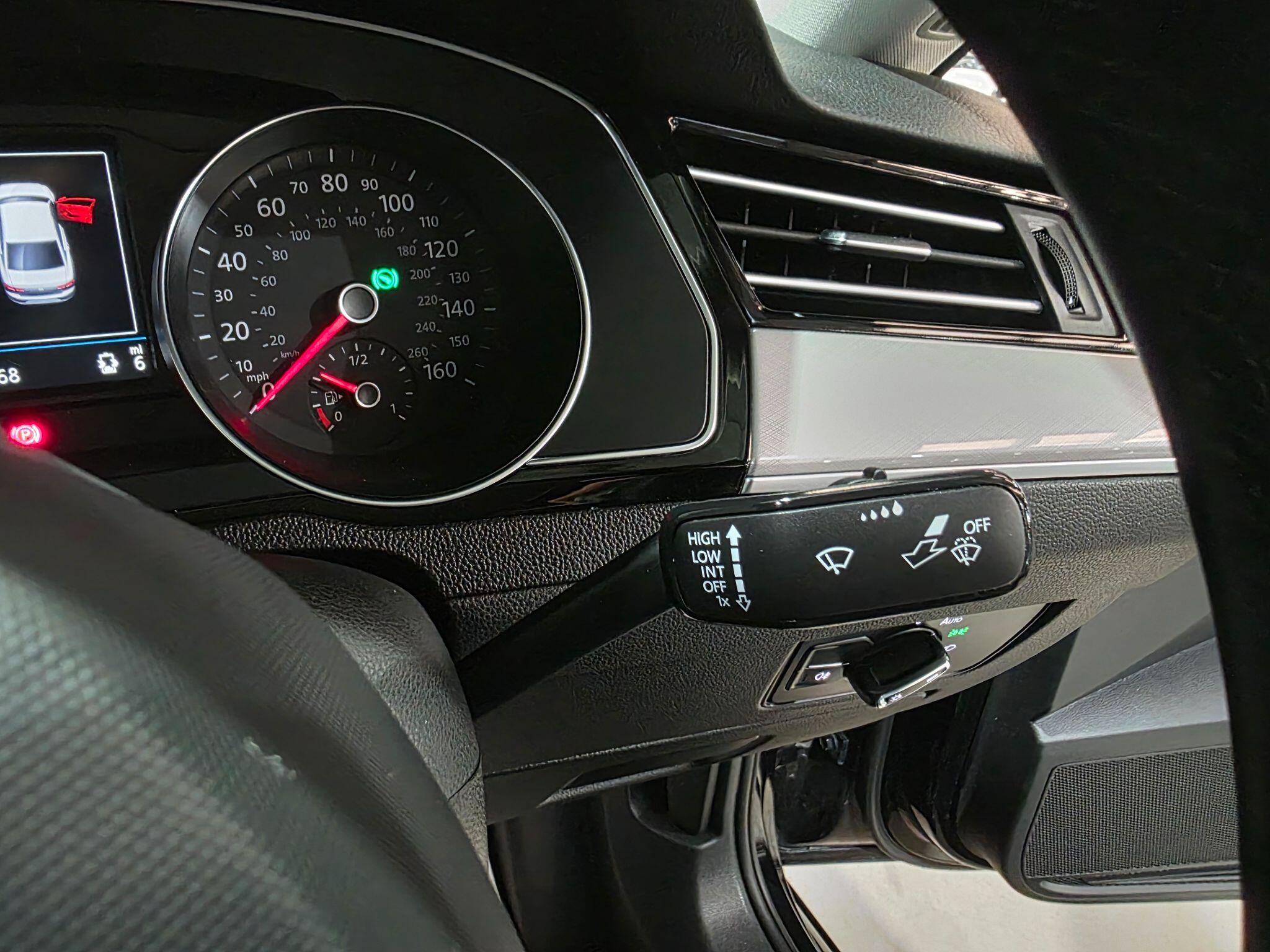 Volkswagen Passat view 20