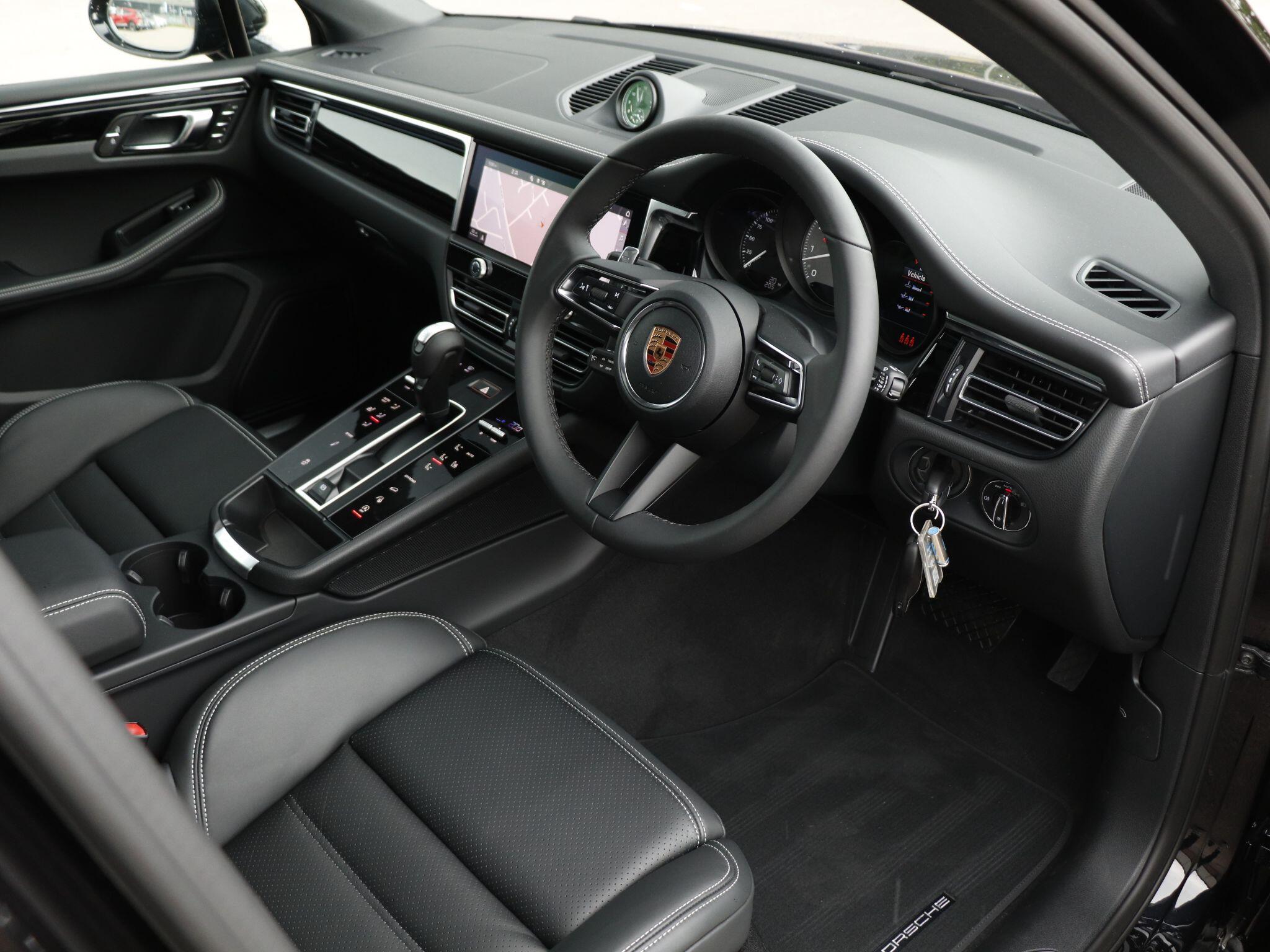 Porsche Macan view 10