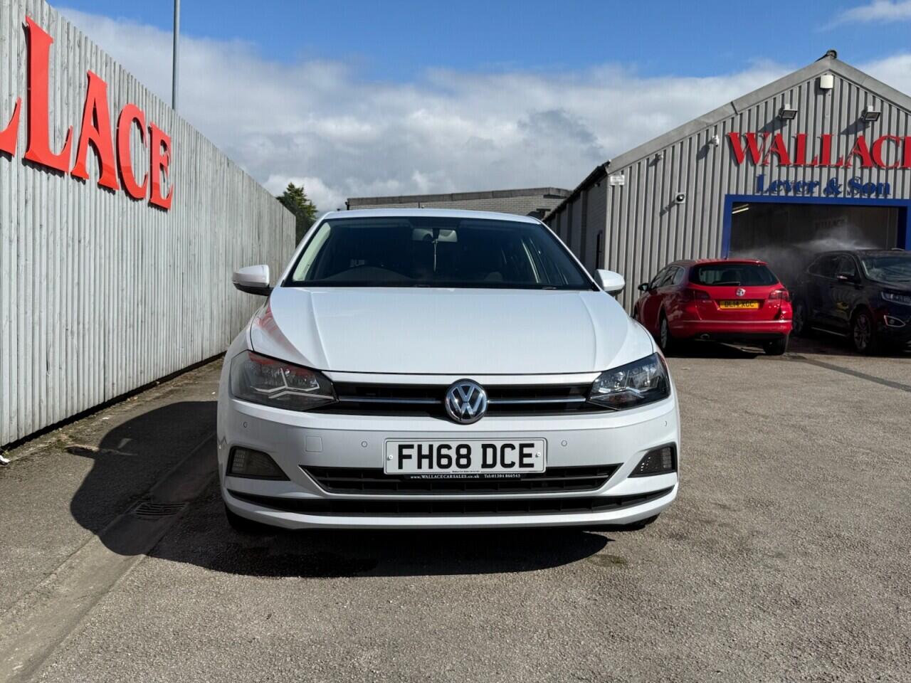 Volkswagen Polo view 11