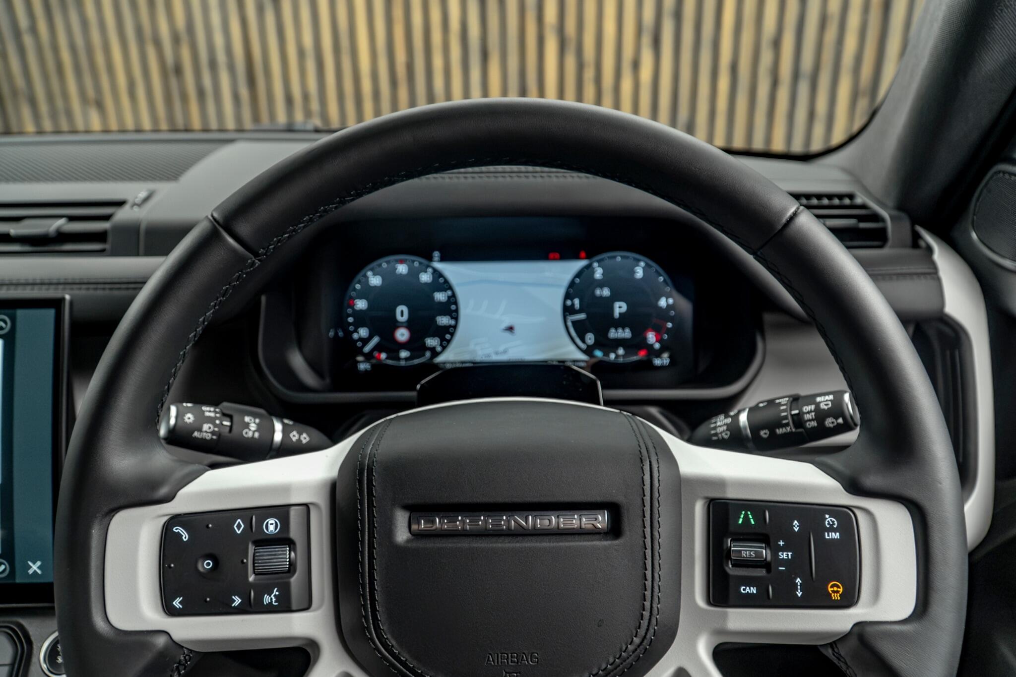 Land Rover Defender view 33