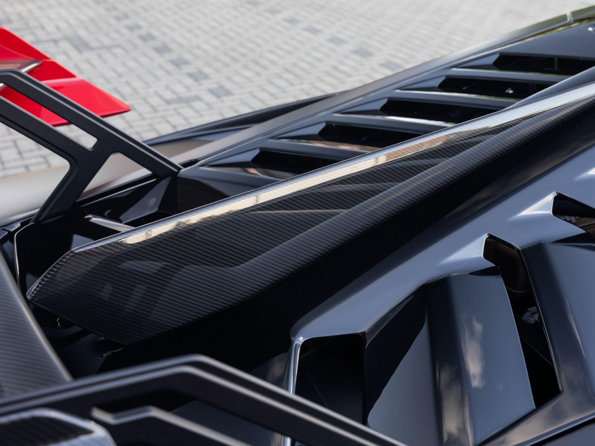 Lamborghini Huracan view 17