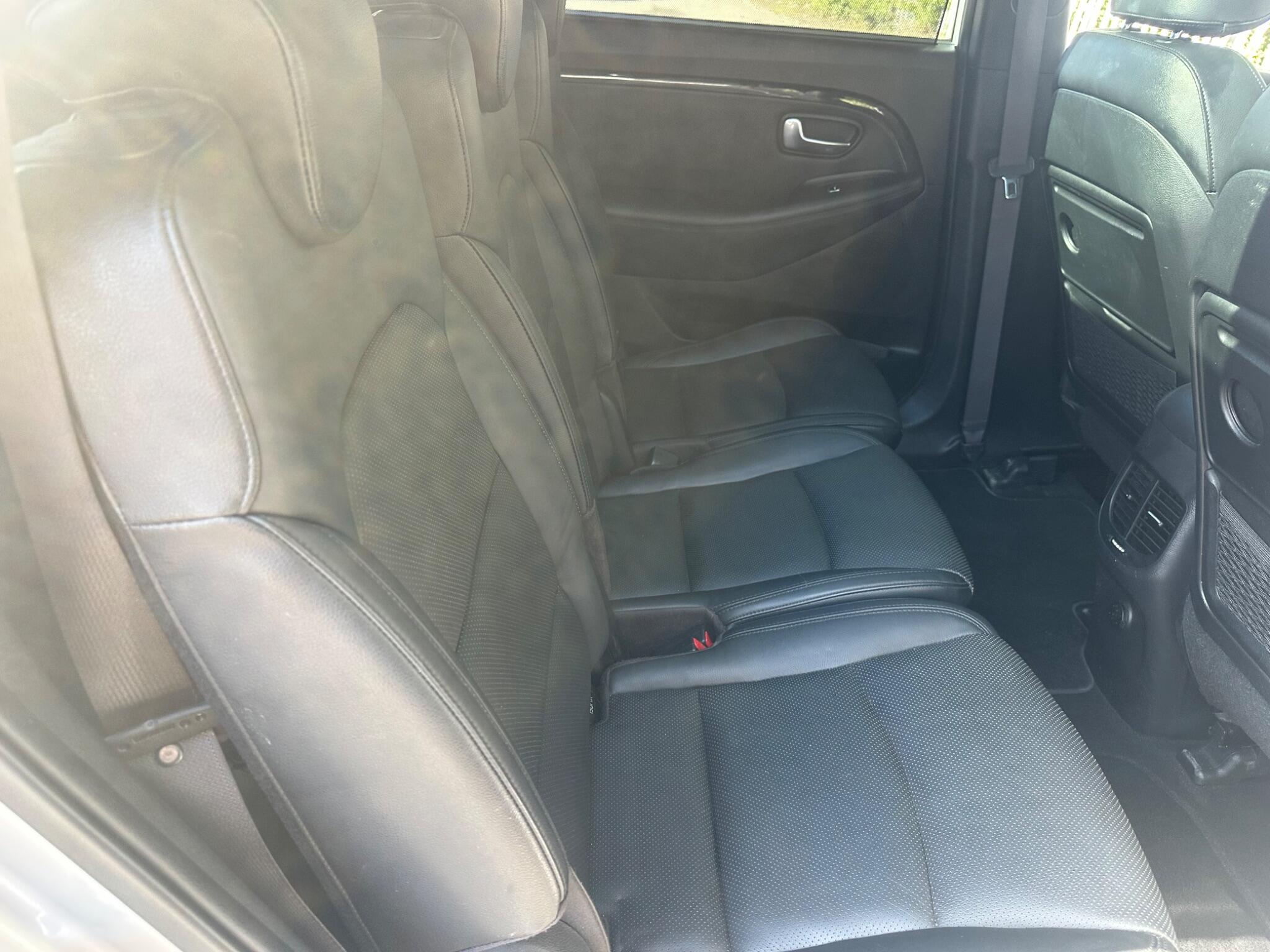 Kia Carens view 12