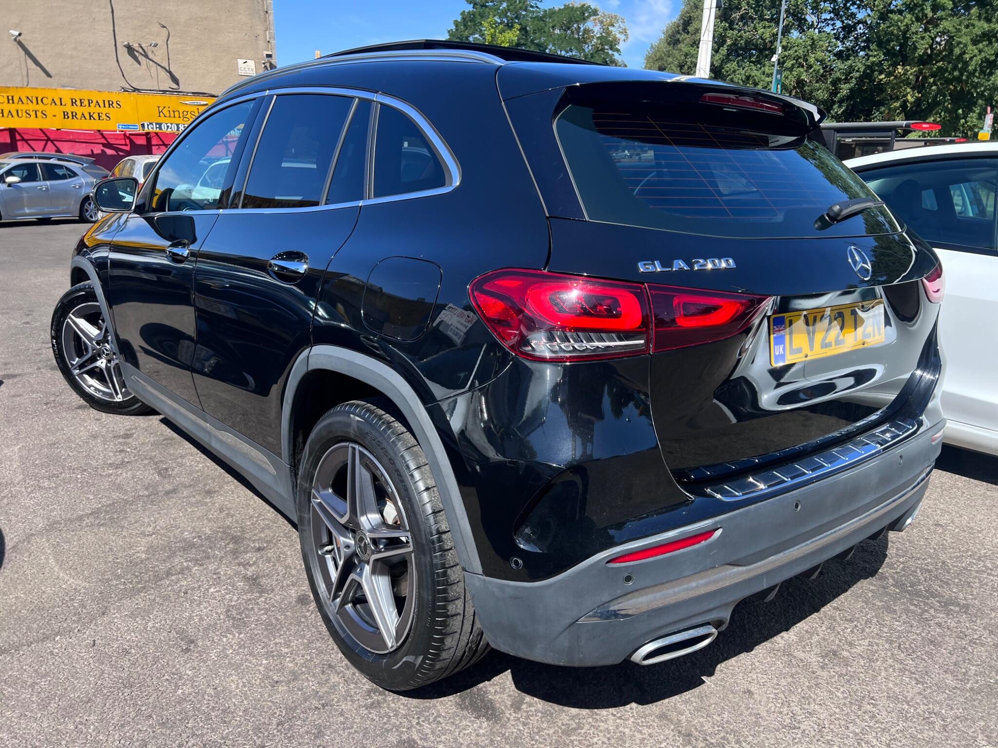 Mercedes-Benz Gla view 14
