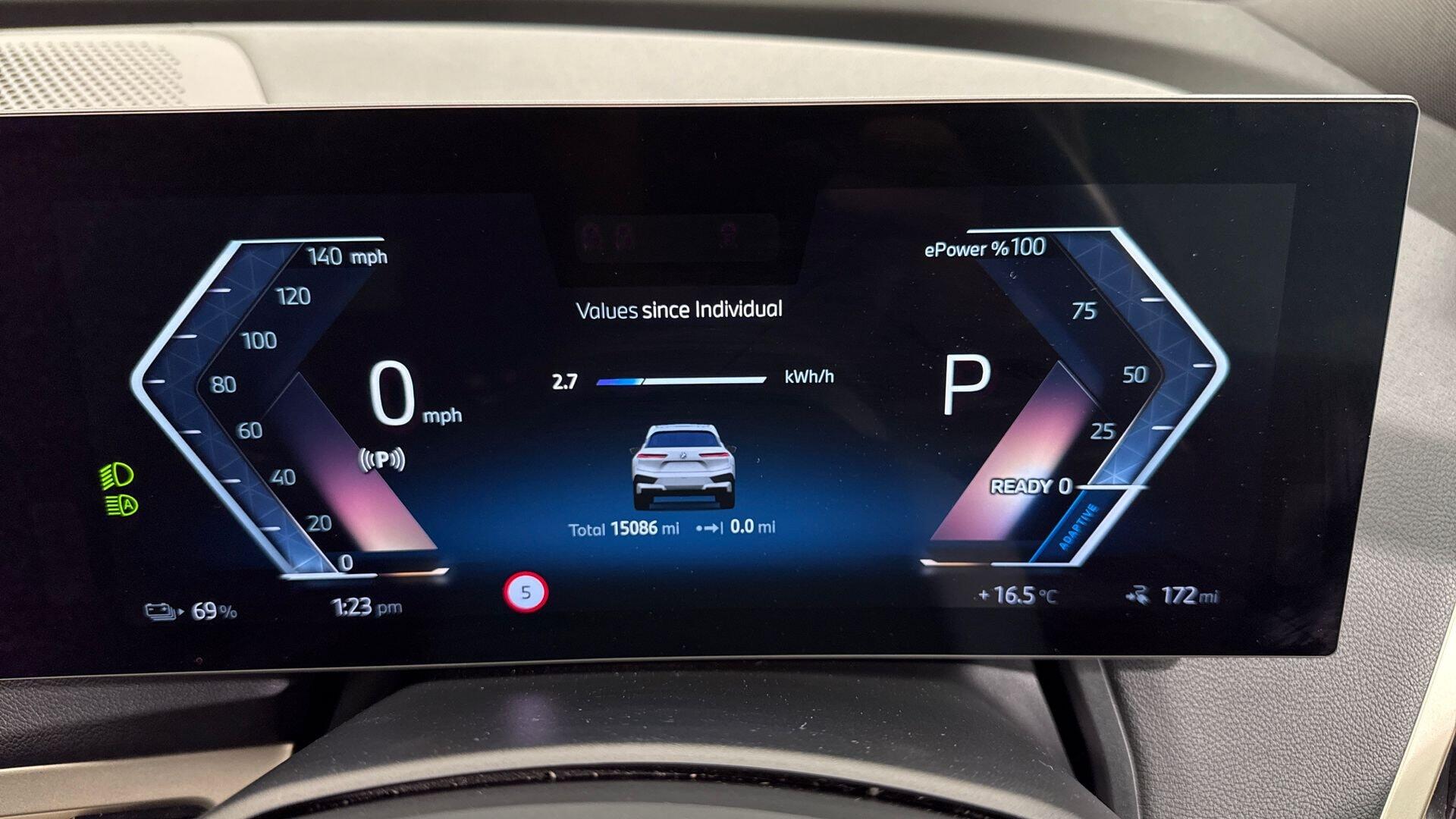 BMW Ix view 9