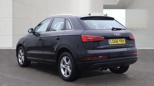 Audi Q3 view 3