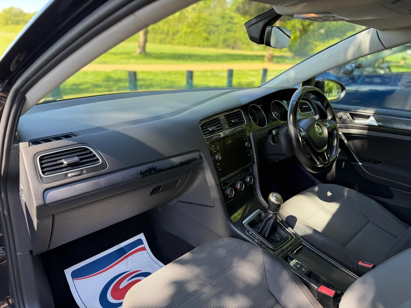 Volkswagen Golf view 21