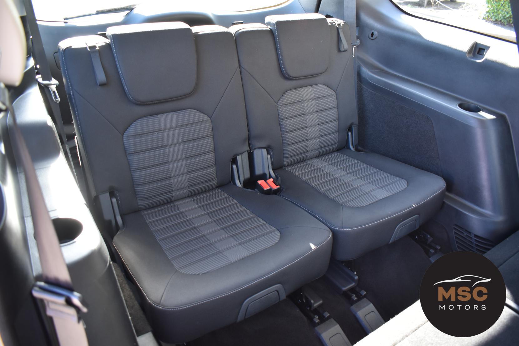 Ford Galaxy view 37