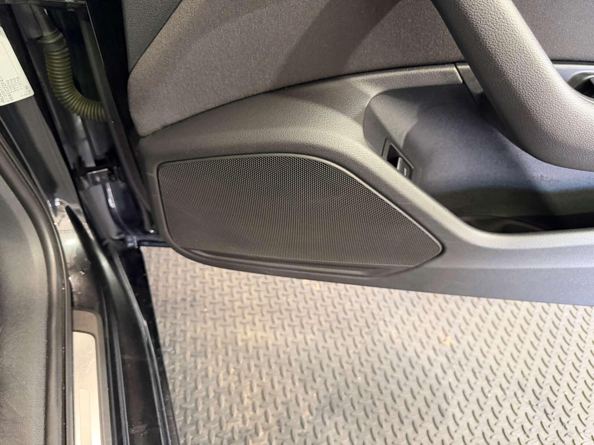 Audi A4 view 20