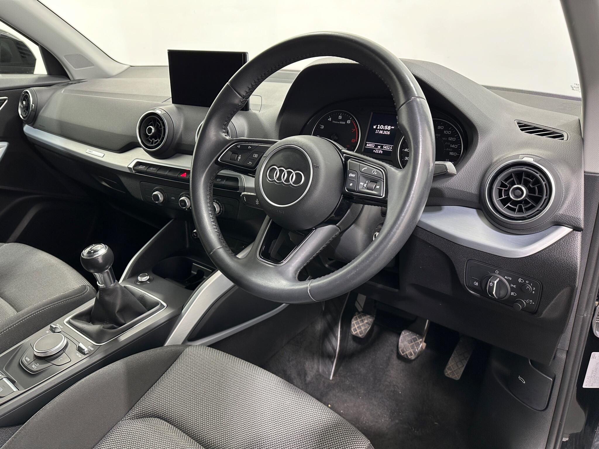 Audi Q2 view 11