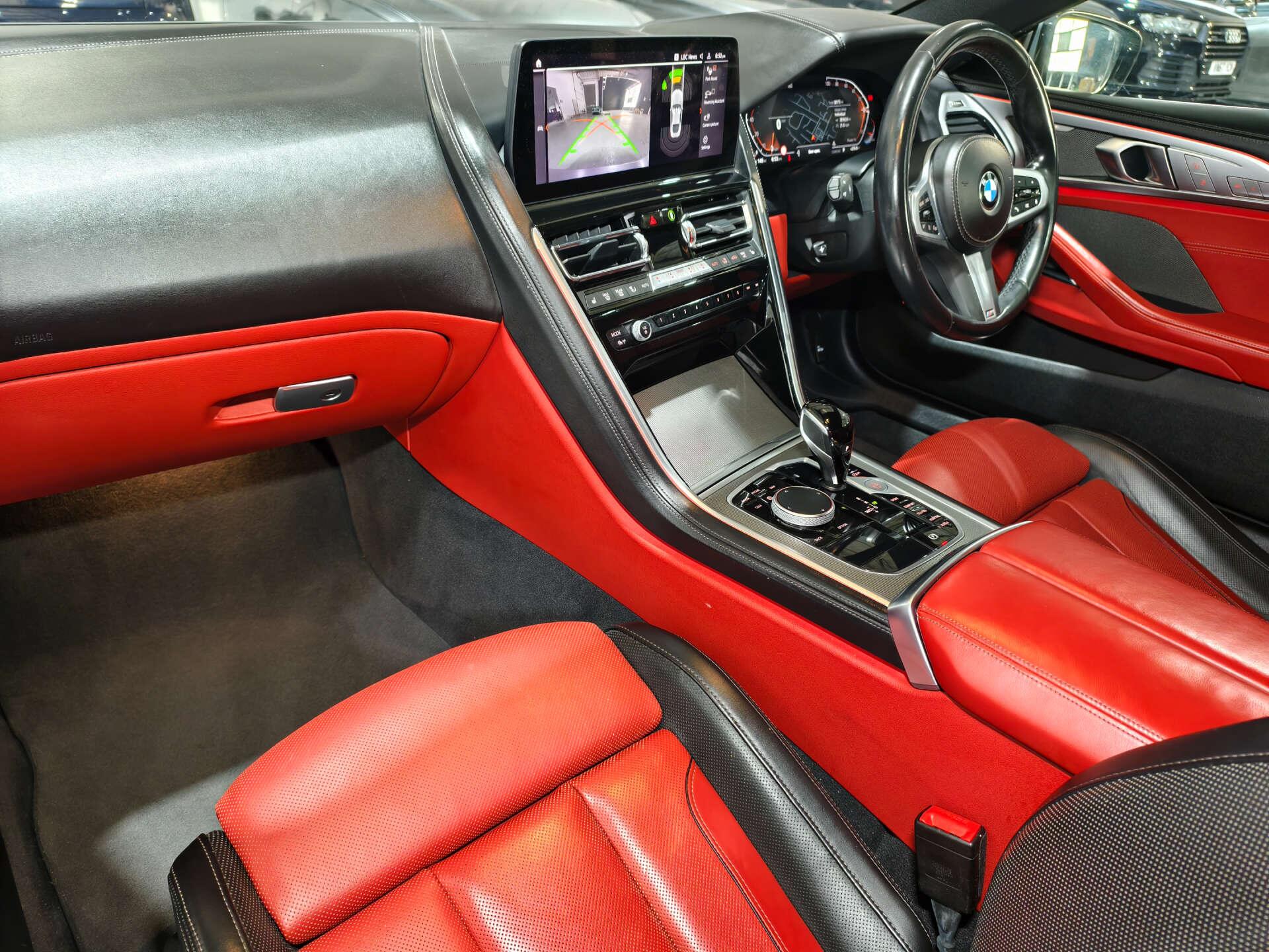BMW 8 Series view 28