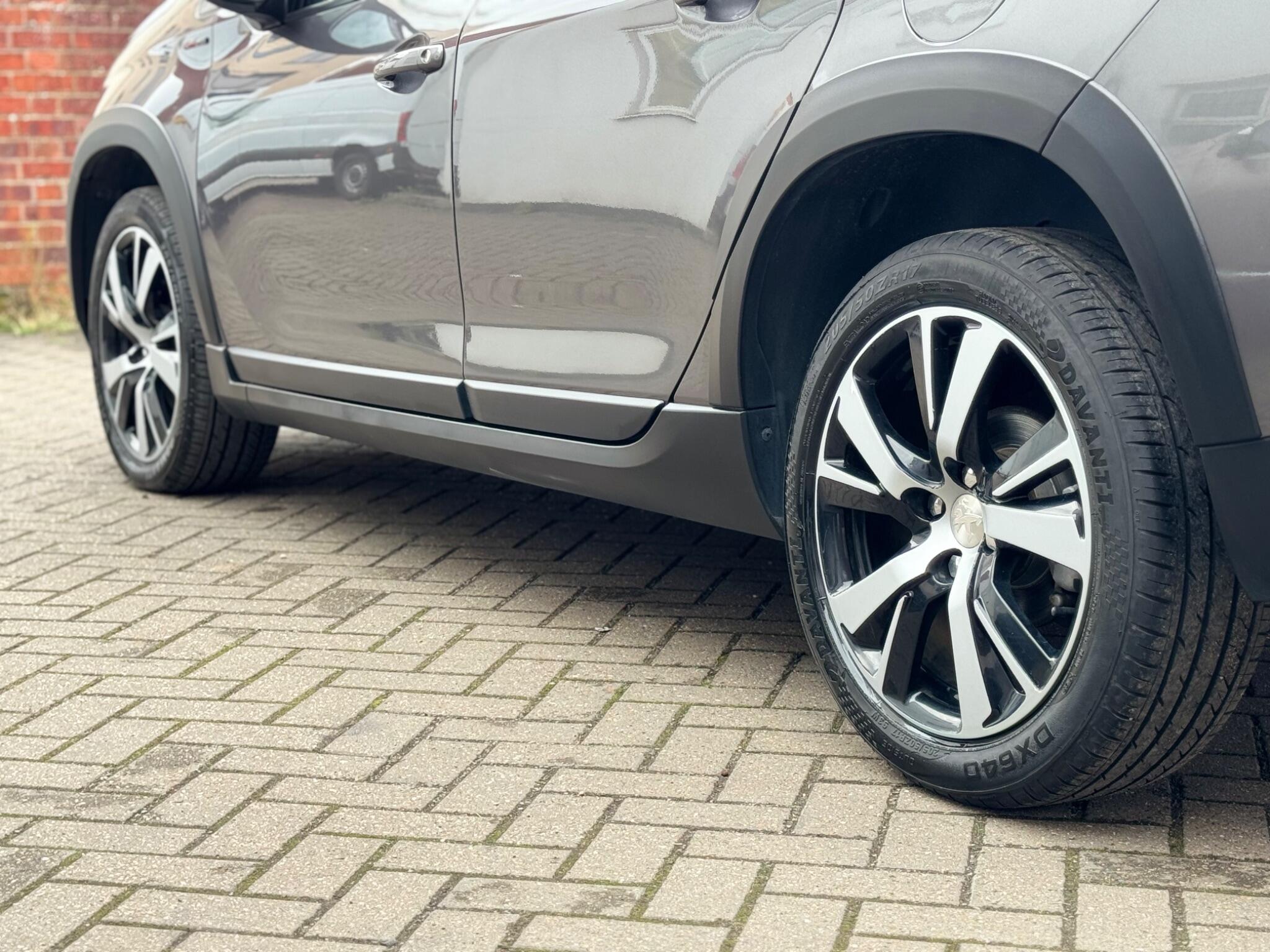 Peugeot 2008 view 8