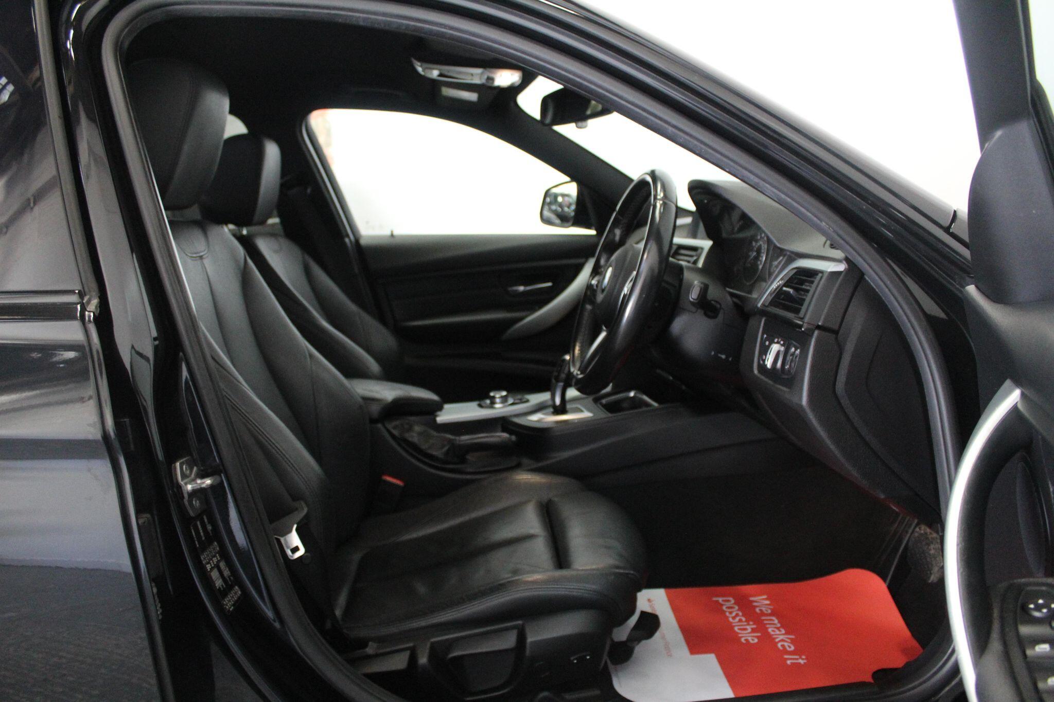 BMW 3 Series view 29
