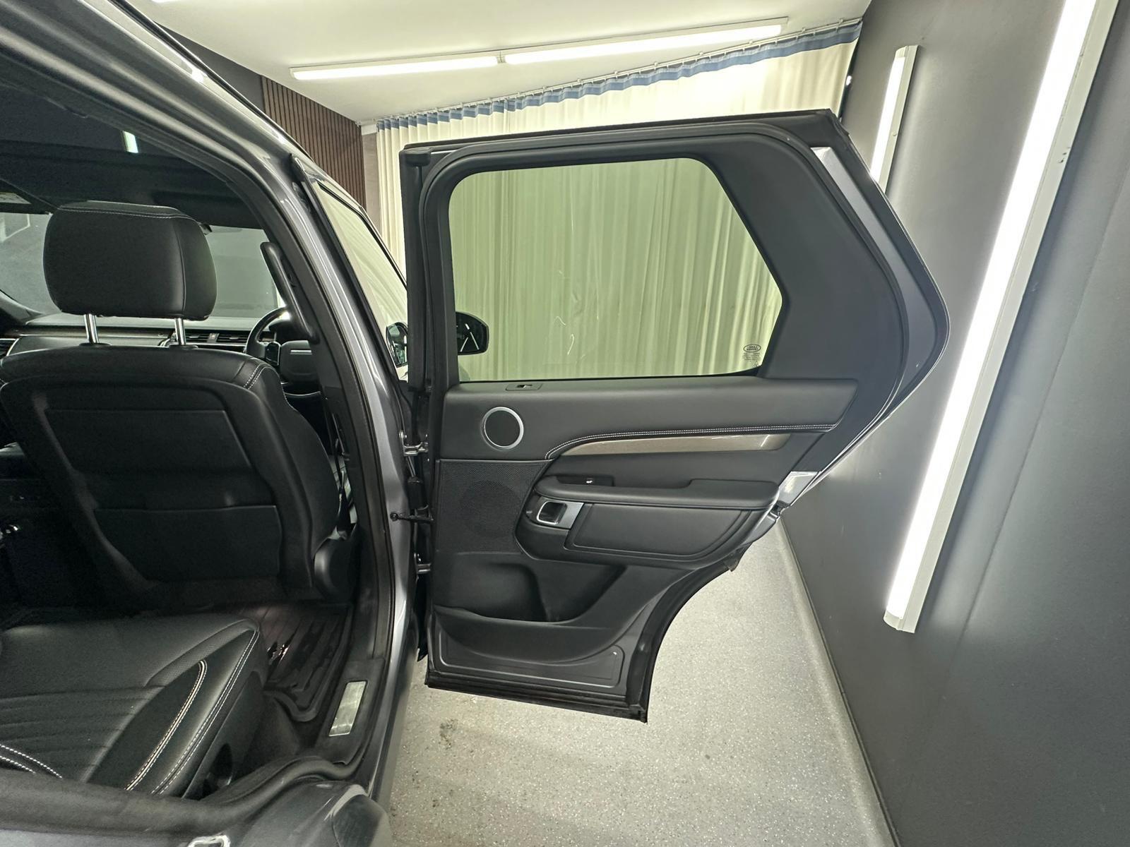 Land Rover Discovery view 25