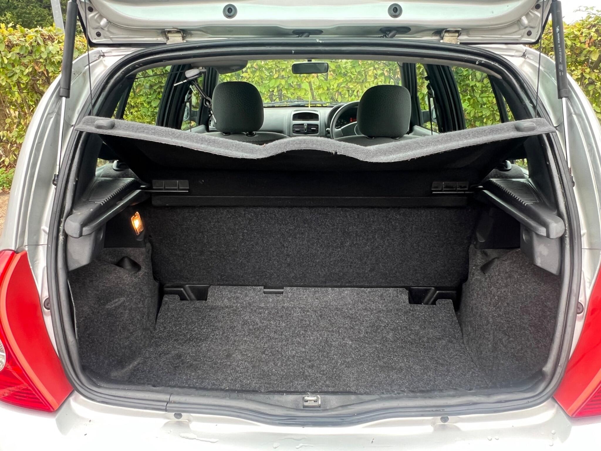 Renault Clio view 20