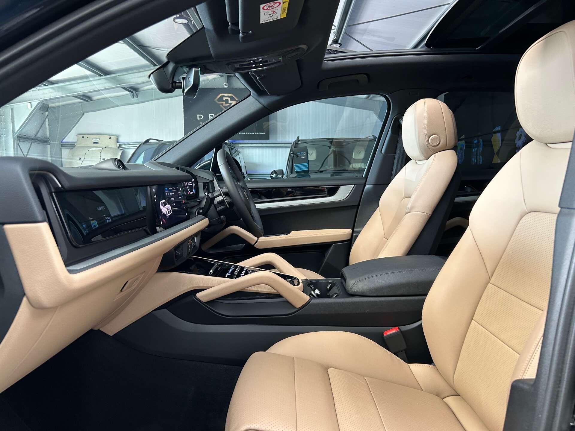 Porsche Cayenne view 19
