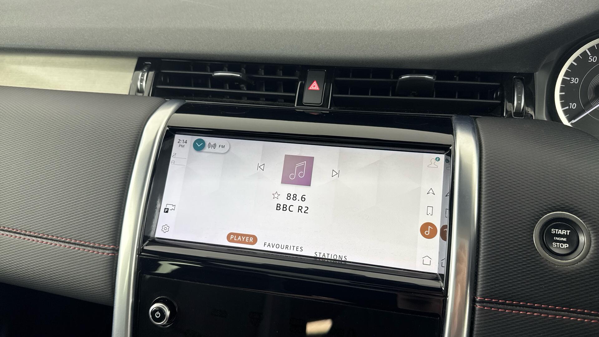 Land Rover Discovery Sport view 35