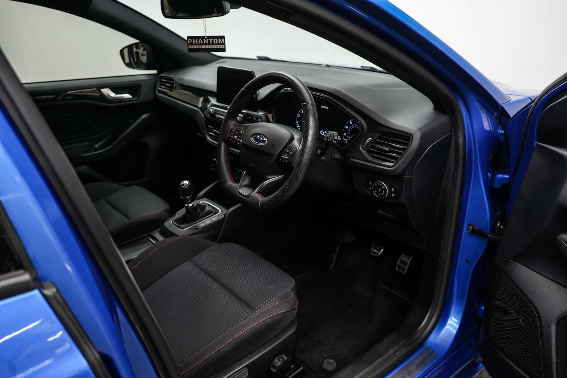 Ford Focus view 13