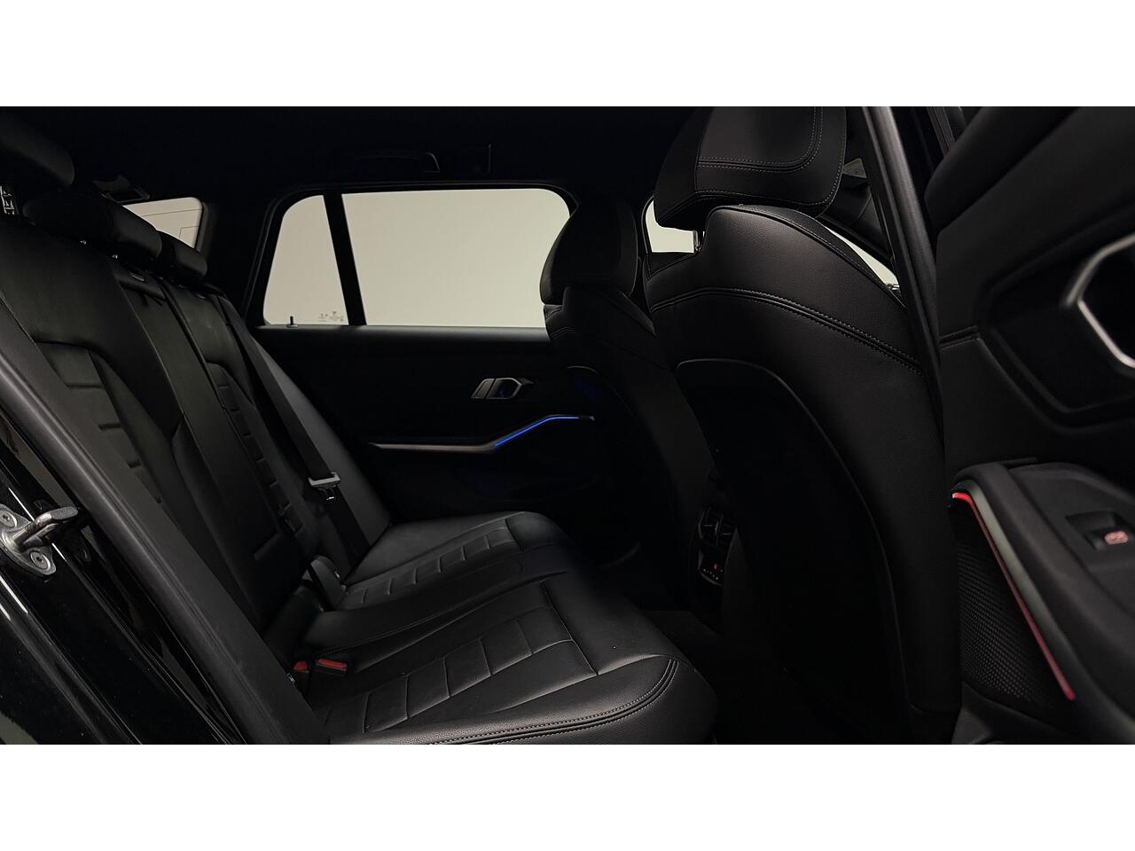 BMW 3 Series view 16