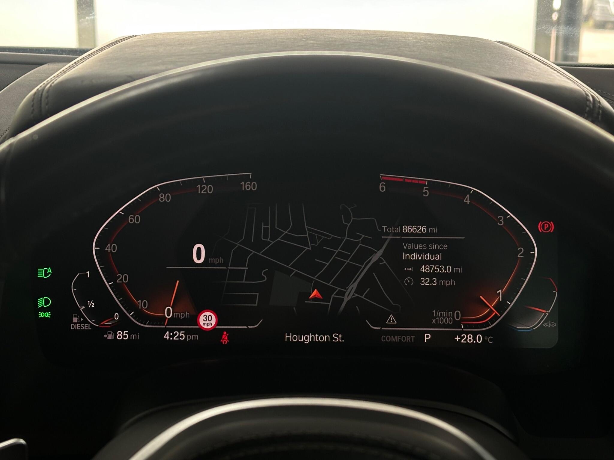 BMW 8 Series view 27