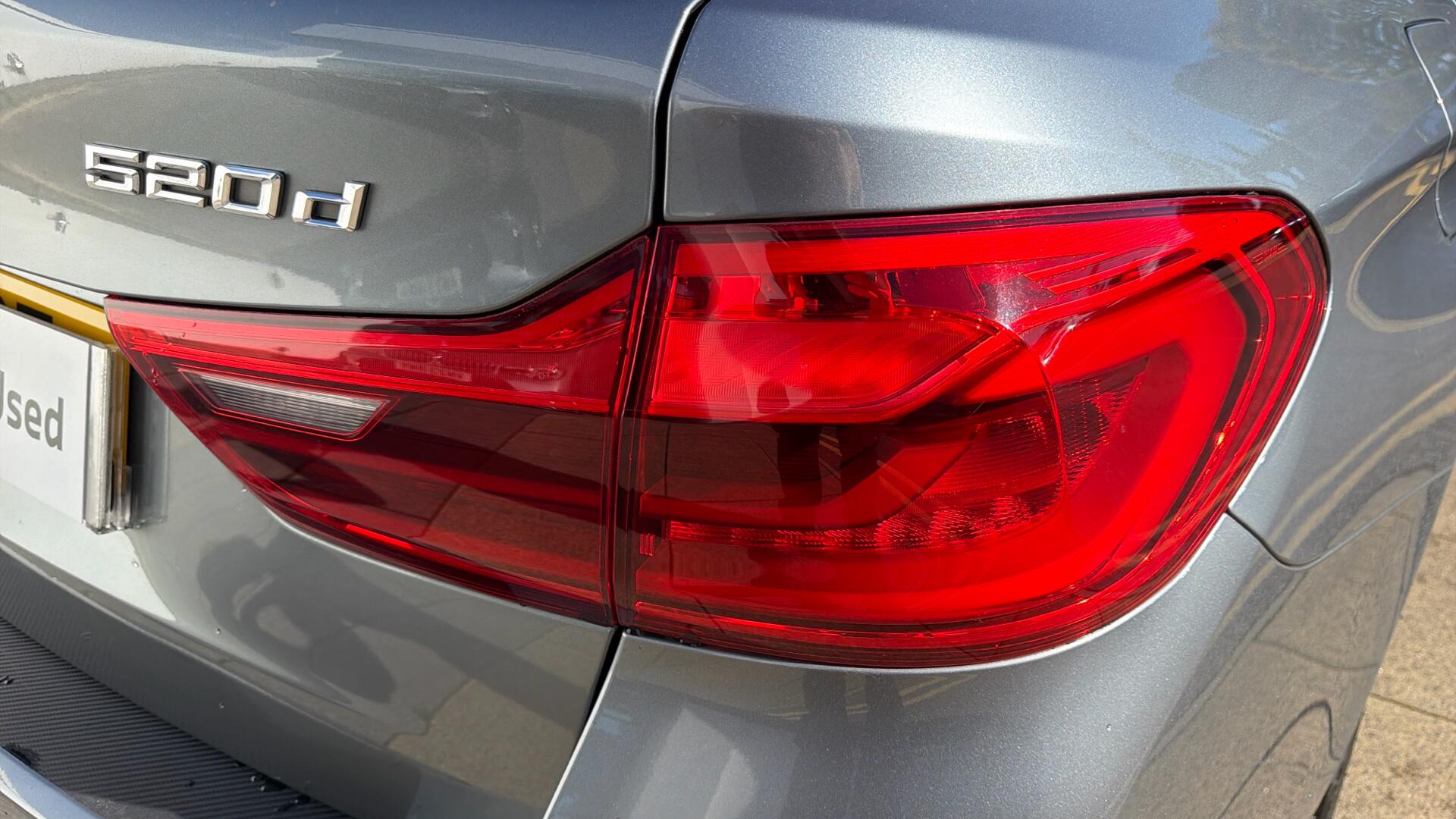 BMW 5 Series view 21