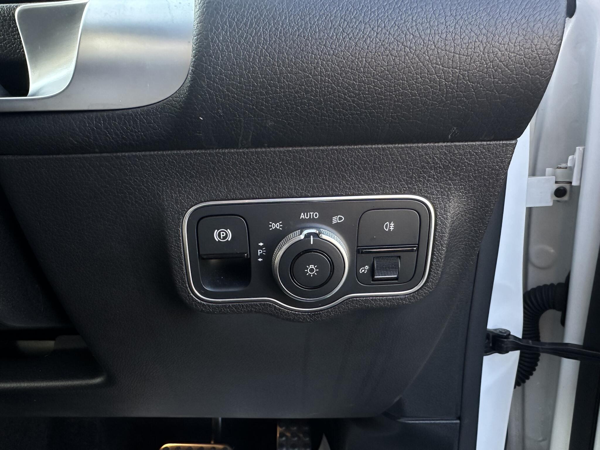 Mercedes-Benz EQB view 30