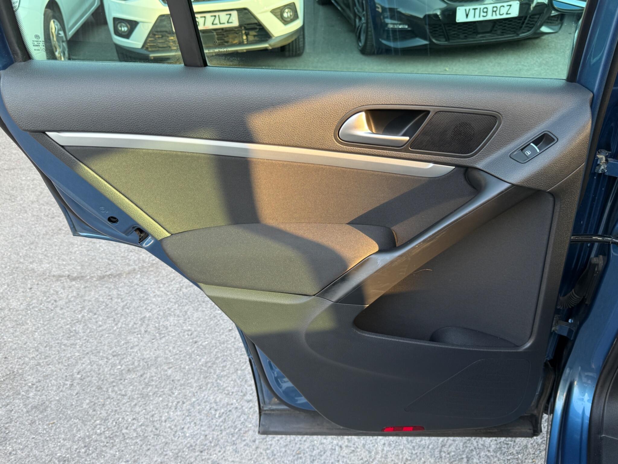 Volkswagen Tiguan - Image 60