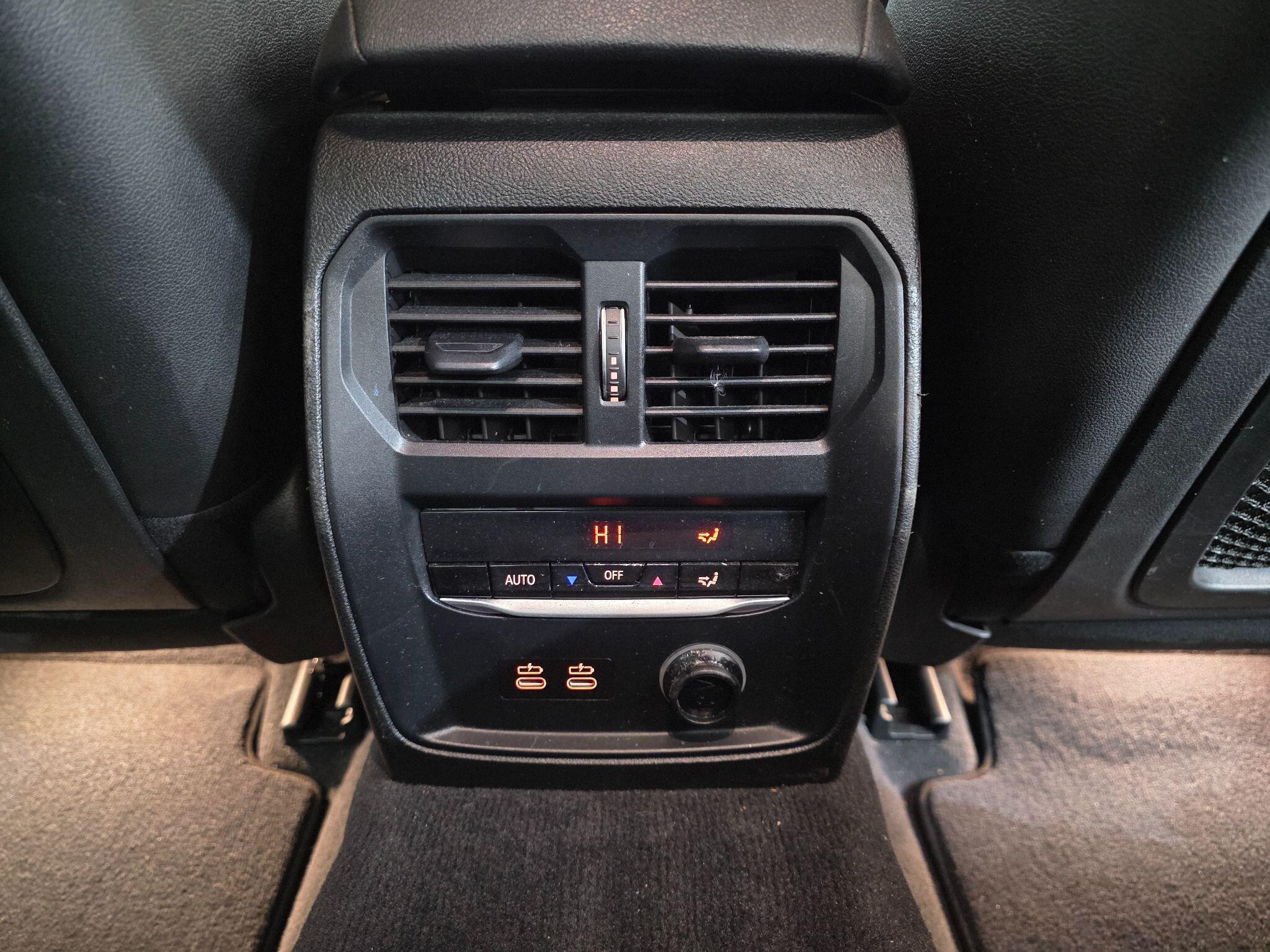 BMW 3 Series view 26