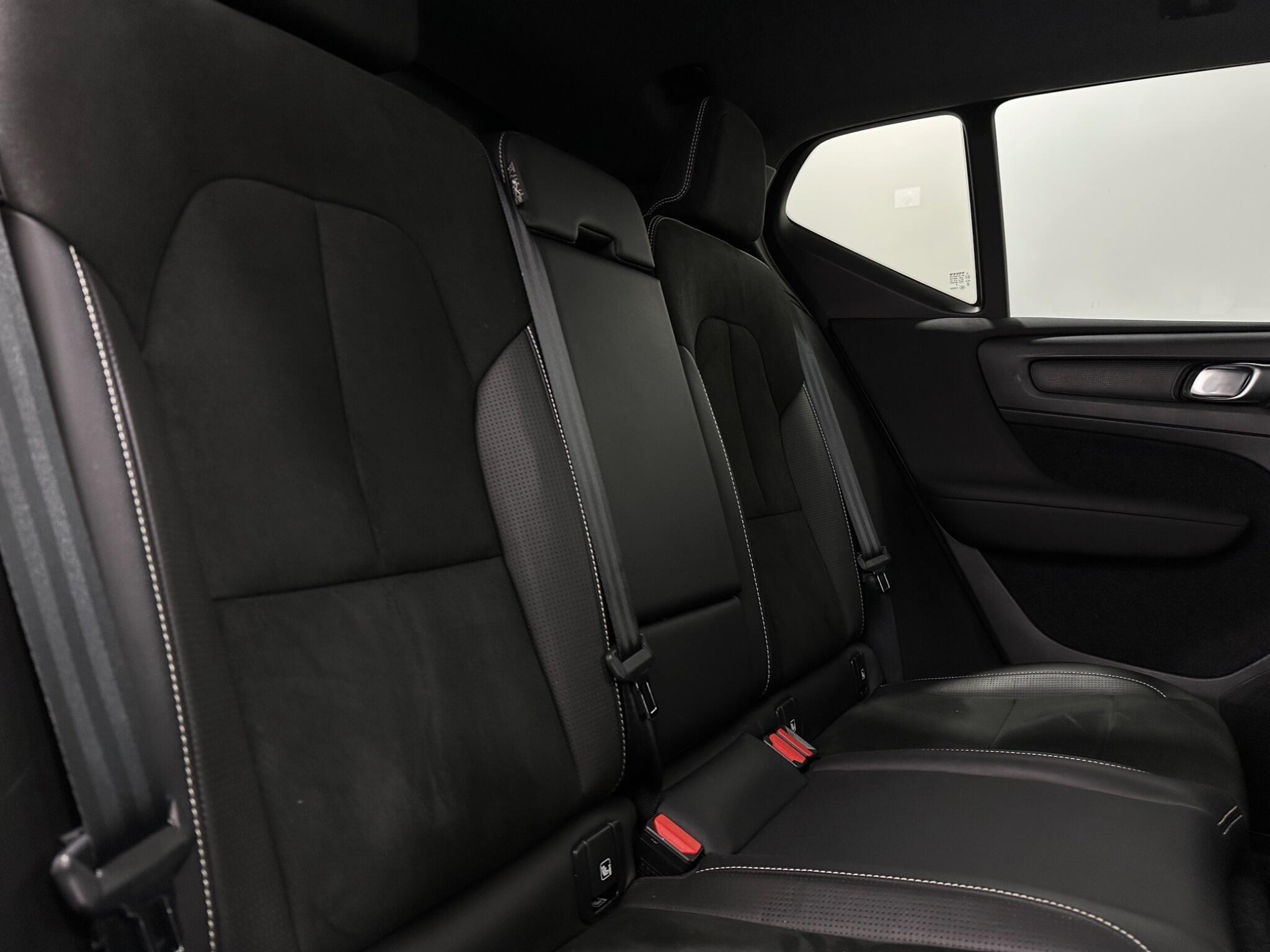 Volvo XC40 view 40