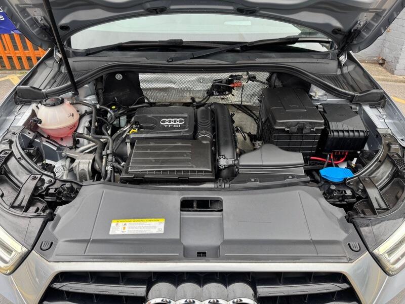 Audi Q3 view 19