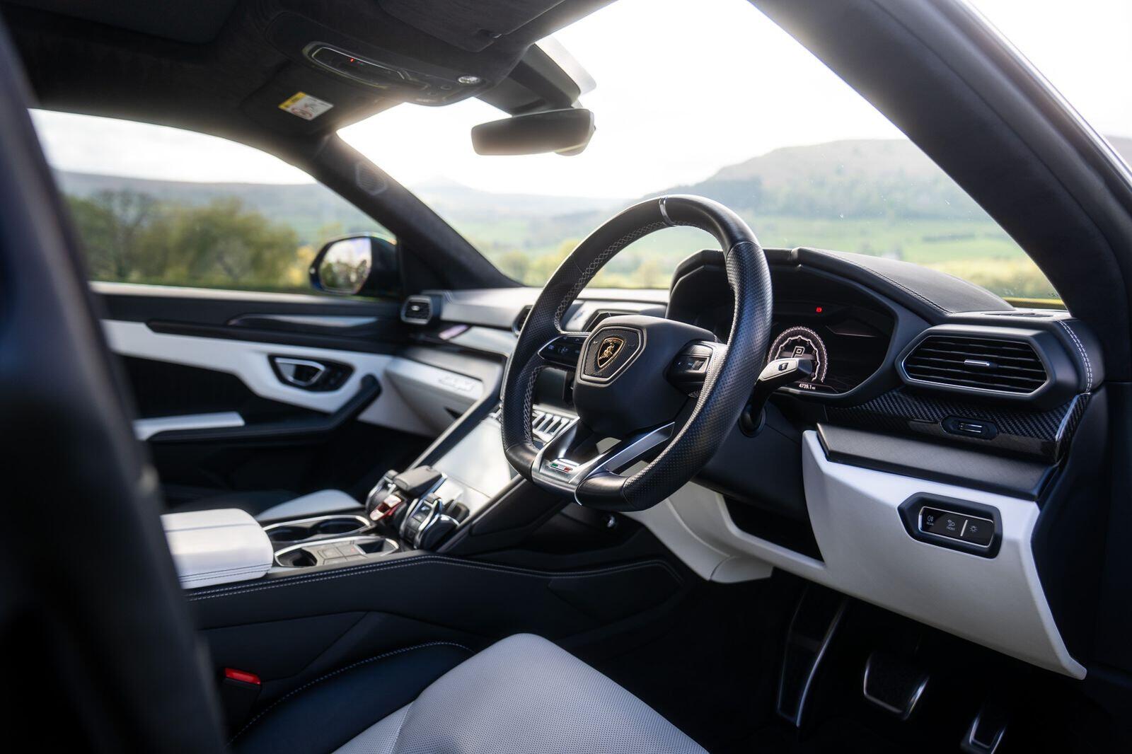 Lamborghini Urus view 22