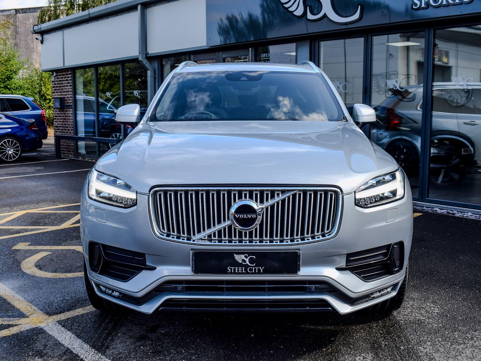 Volvo XC90 view 2