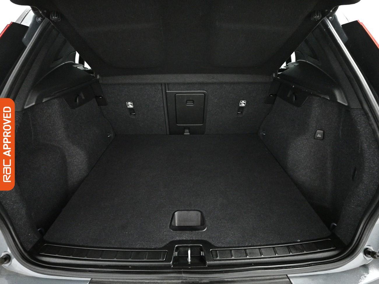 Volvo XC40 view 28