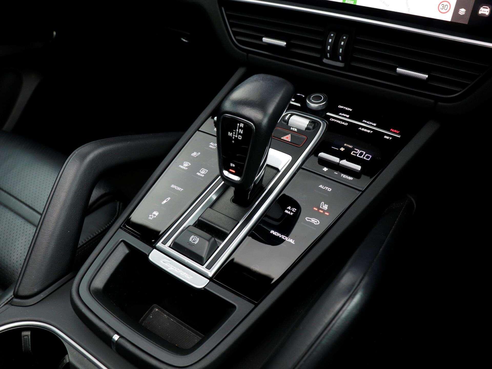 Porsche Cayenne view 19